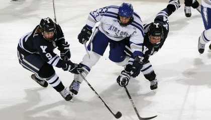 【海星体育官网】曼联青训号码调整，奥比-马丁身披32号战袍，弗雷德里克森接棒33号