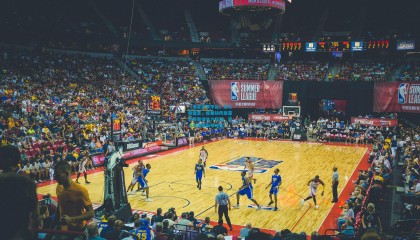 【海星体育平台】皮尔斯直言，库里缺阵暴露巴特勒领导力短板，热火季后赛前景堪忧