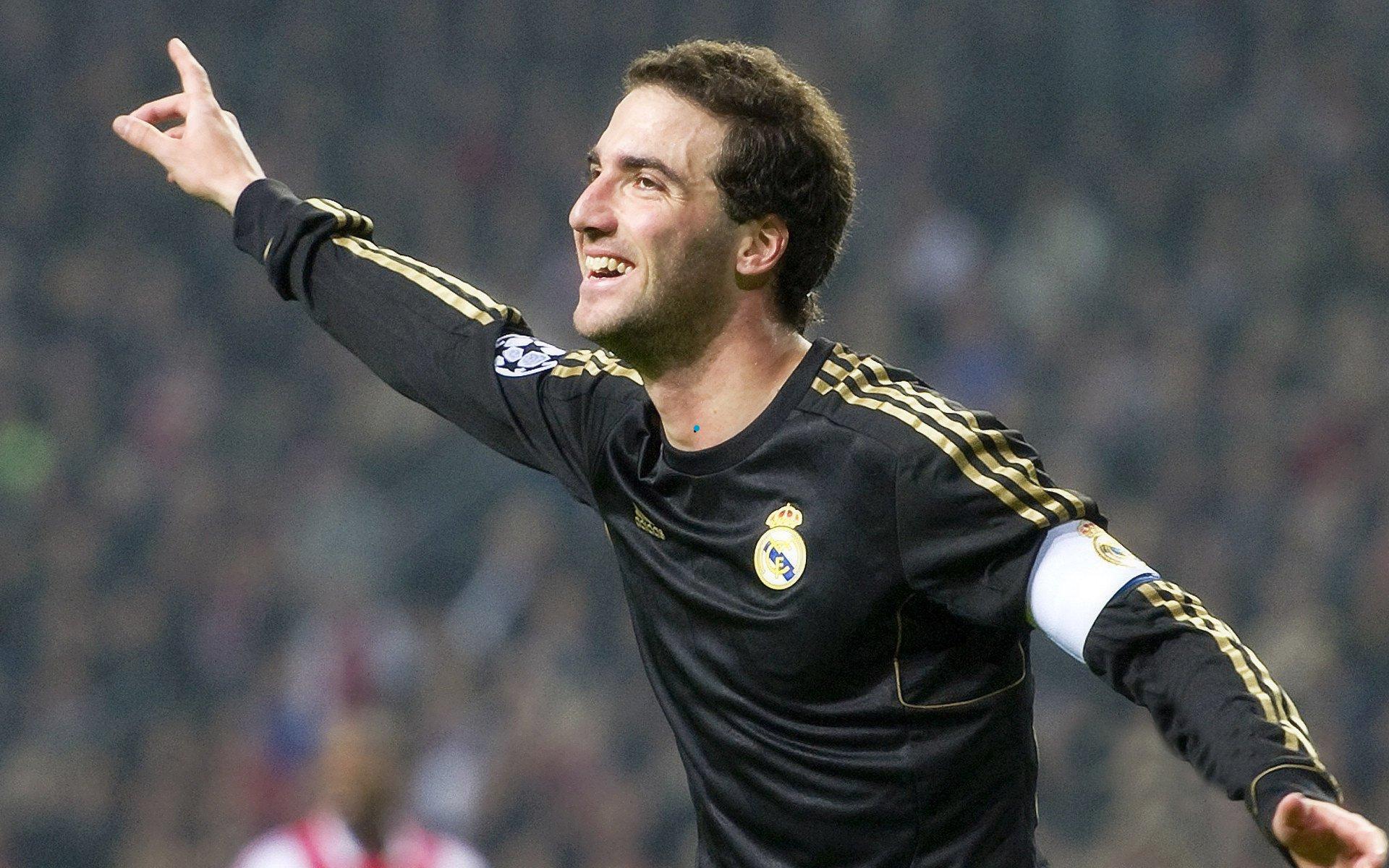 拜仁新星阿兹努即将登陆英超 埃弗顿斥资1040万镑锁定未来之星